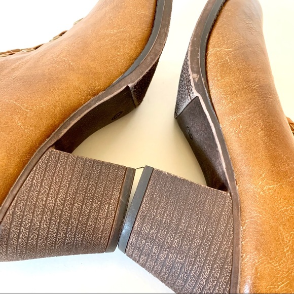 MATA Brown V-Cut Whipstitch Slip On Booties—SZ. 6 - Picture 10 of 14